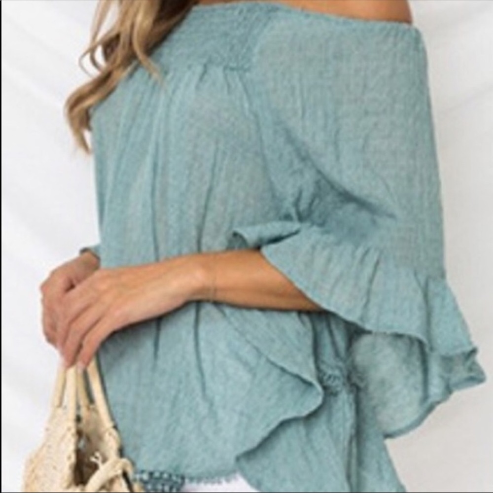 ❗️NEW ARRIVAL❗️Ruffled Off-Shoulder Top - Picture 4 of 4